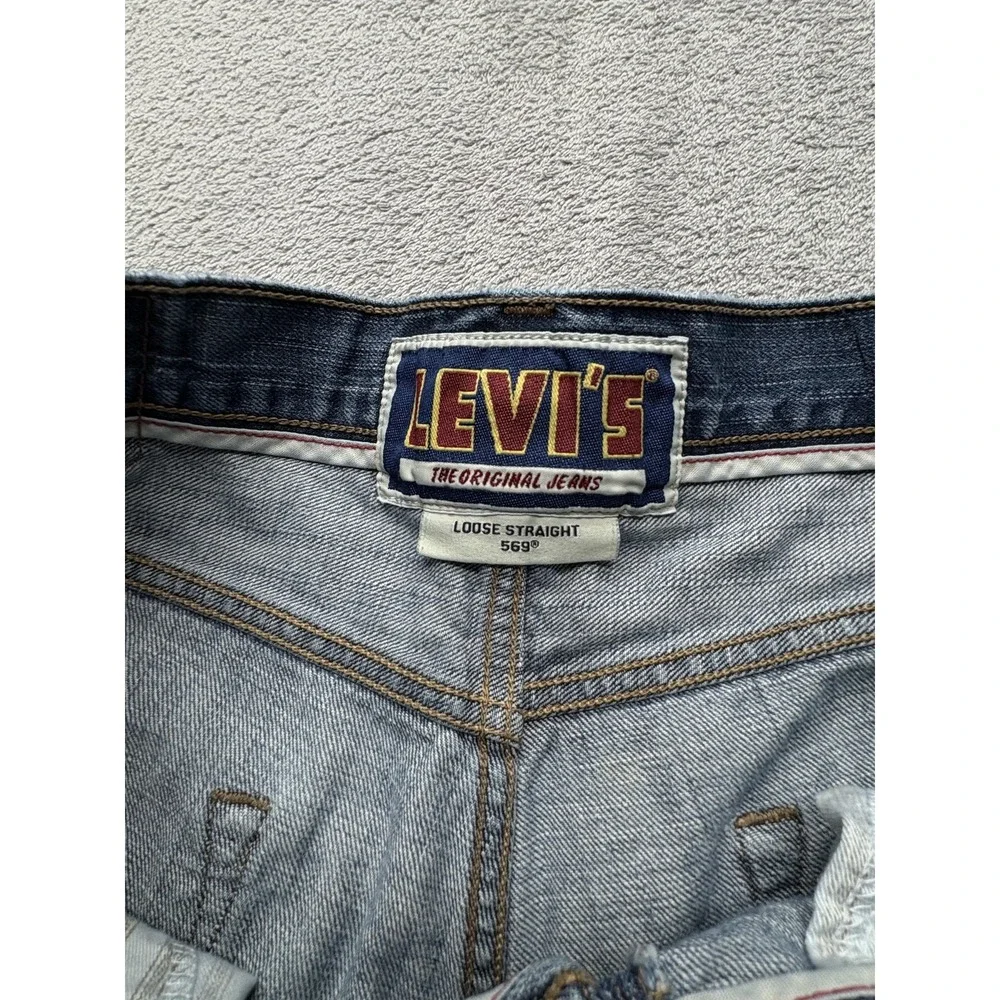 Levis levis 569